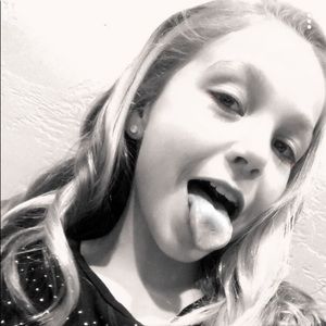 Meet your Posher, Elaina